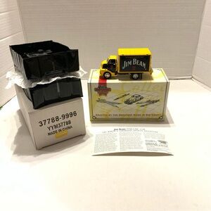 Matchbox Collectibles YYM- 37788 Jim  Beam 1948 GMC COE 1:43 Scale